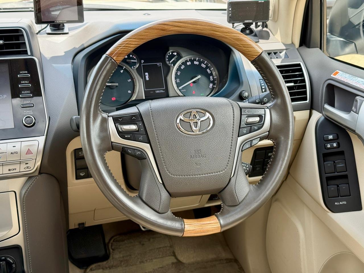 TOYOTA LAND CRUISER PRADO TXL thumbnail 11