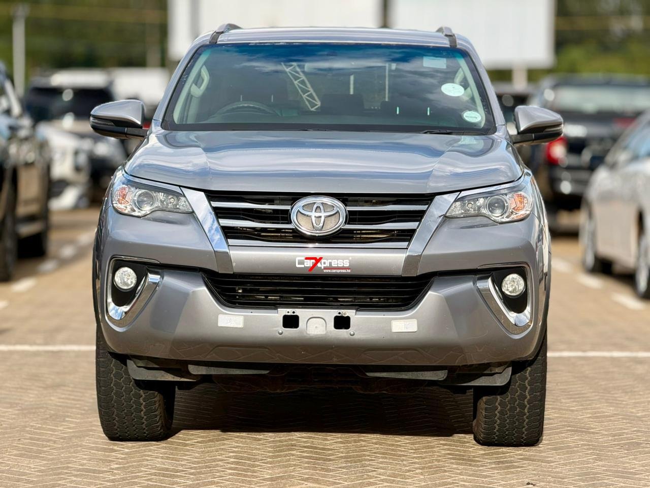TOYOTA FORTUNER 2.4 GD6 thumbnail 4