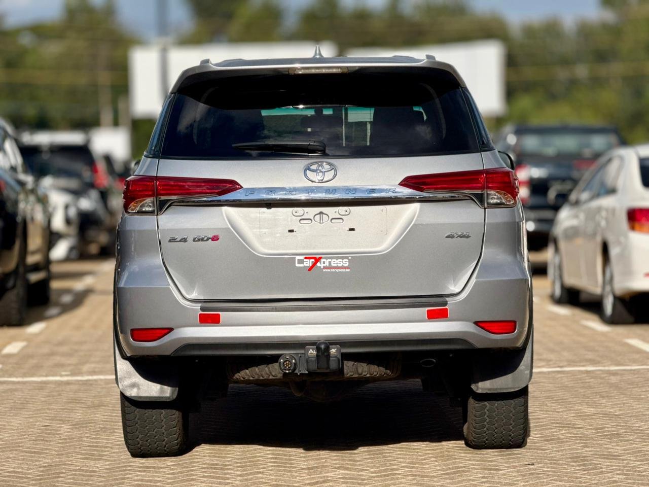 TOYOTA FORTUNER 2.4 GD6 thumbnail 3