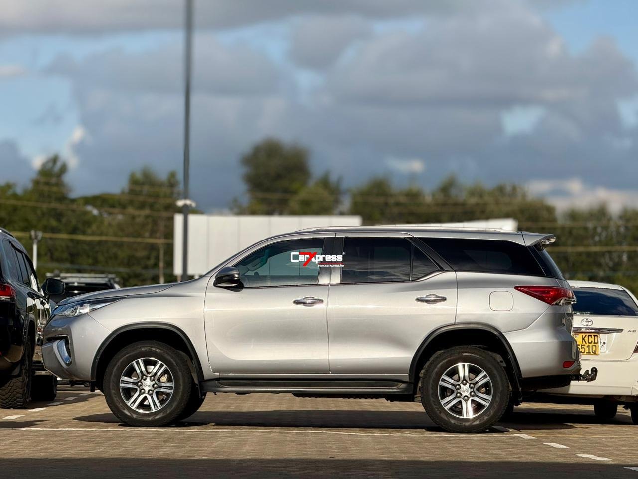 TOYOTA FORTUNER 2.4 GD6 thumbnail 2