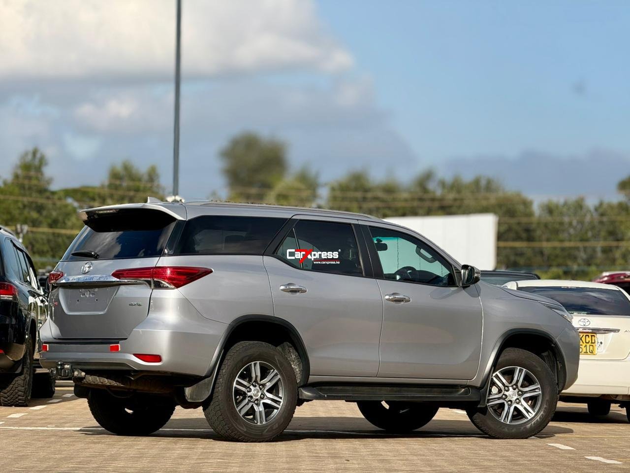 TOYOTA FORTUNER 2.4 GD6 thumbnail 6