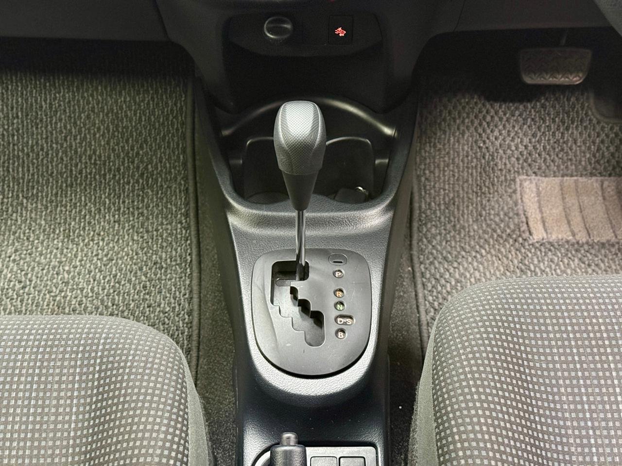 TOYOTA VITZ thumbnail 11