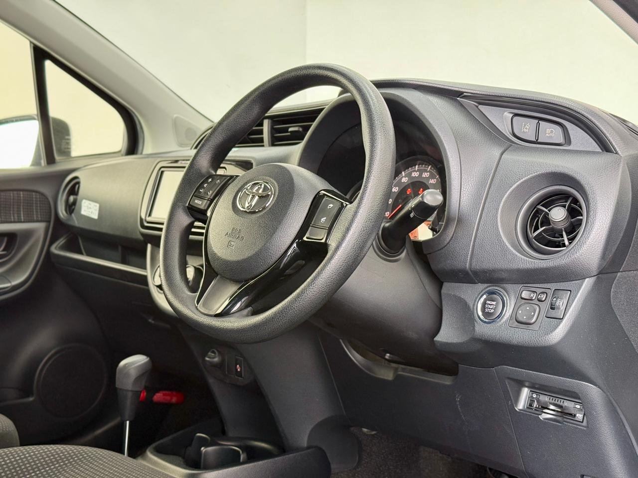 TOYOTA VITZ thumbnail 12
