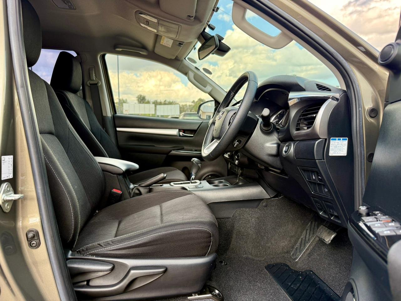 TOYOTA HILUX DOUBLE CAB thumbnail 8