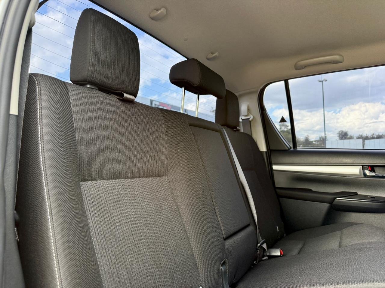 TOYOTA HILUX DOUBLE CAB thumbnail 15