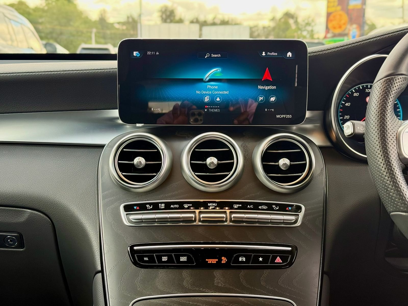 MERCEDES BENZ GLC 300 COUPE 4MATIC thumbnail 9