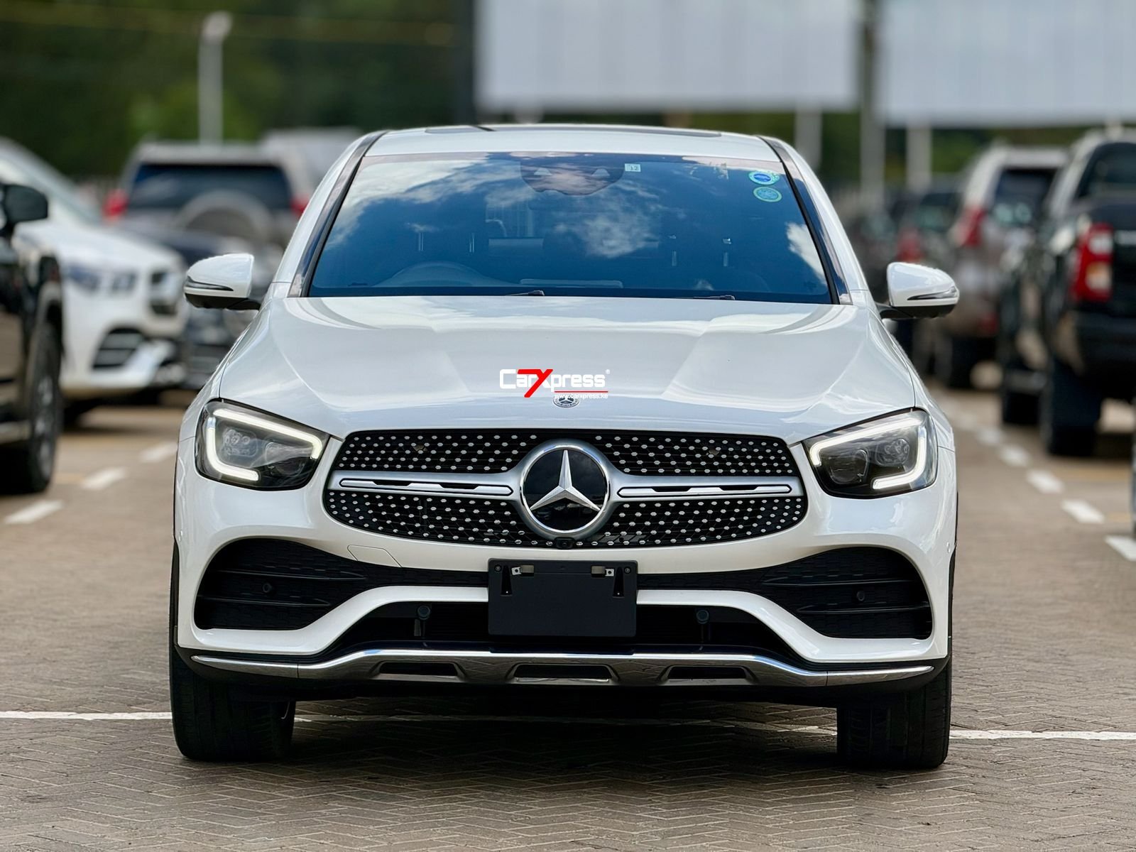 MERCEDES BENZ GLC 300 COUPE 4MATIC thumbnail 3