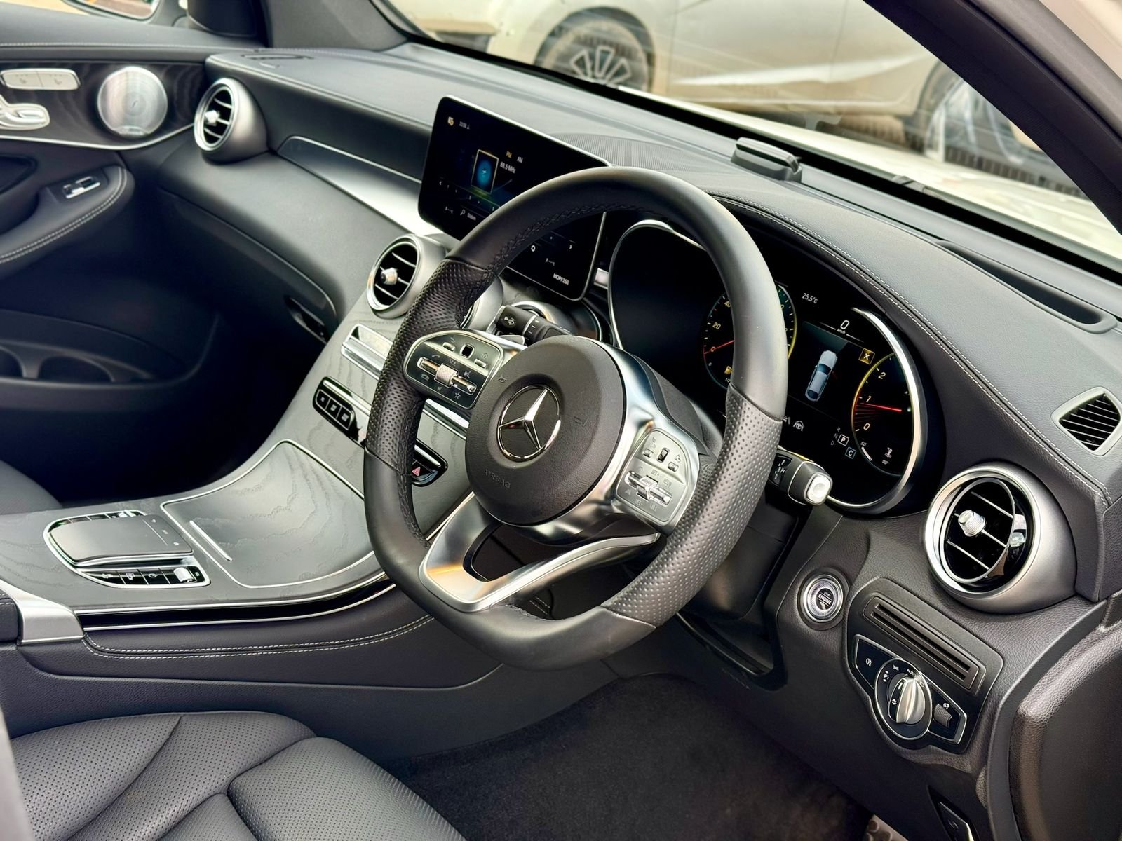 MERCEDES BENZ GLC 300 COUPE 4MATIC thumbnail 15