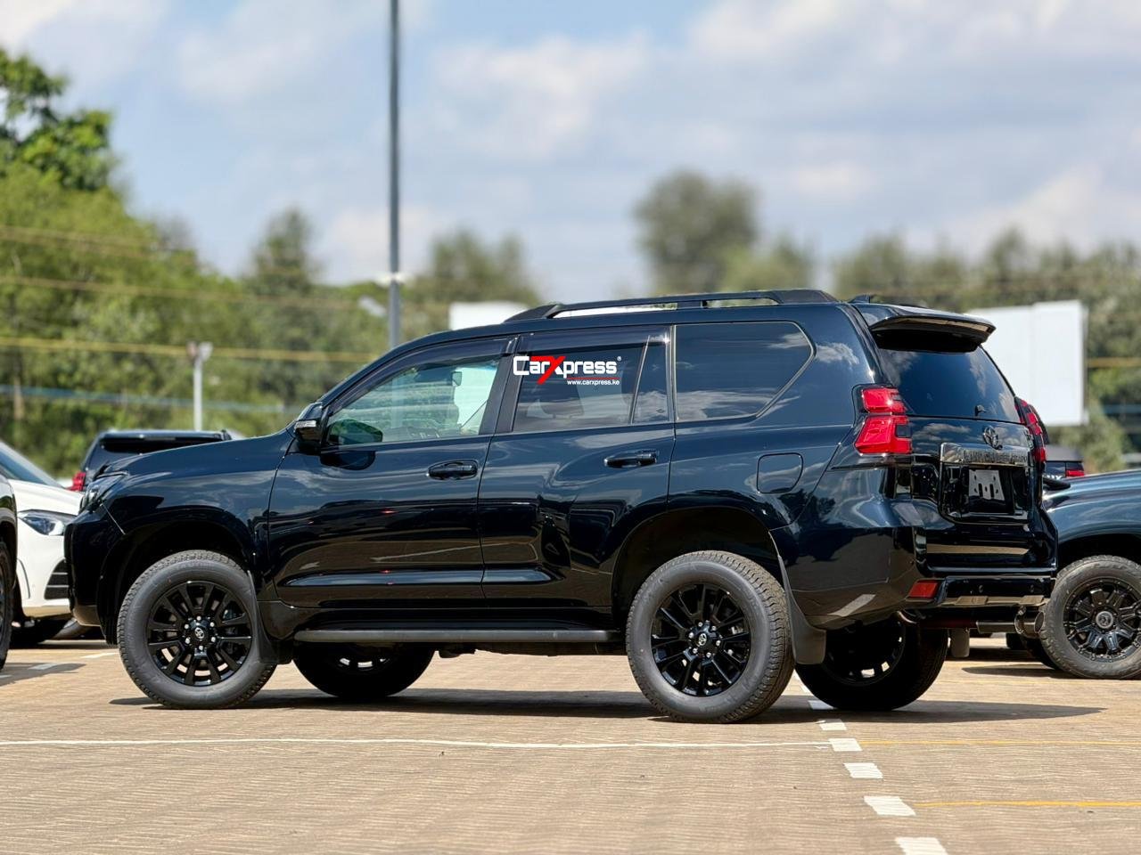 TOYOTA LAND CRUISER PRADO TXL MATT BLACK EDITION thumbnail 2