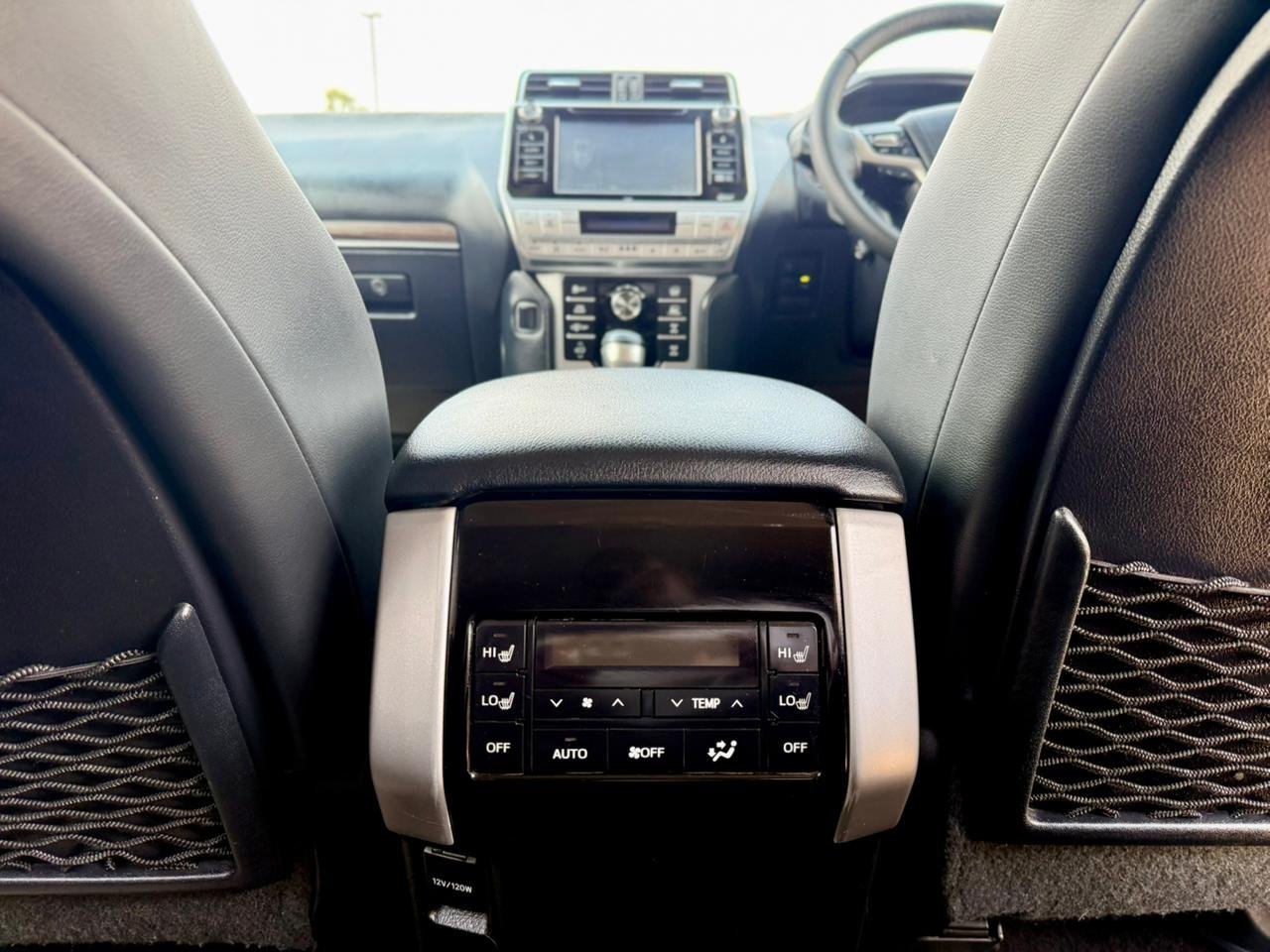 TOYOTA LAND CRUISER PRADO VXL thumbnail 16