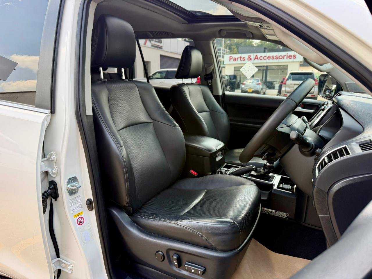 TOYOTA LAND CRUISER PRADO VXL thumbnail 7