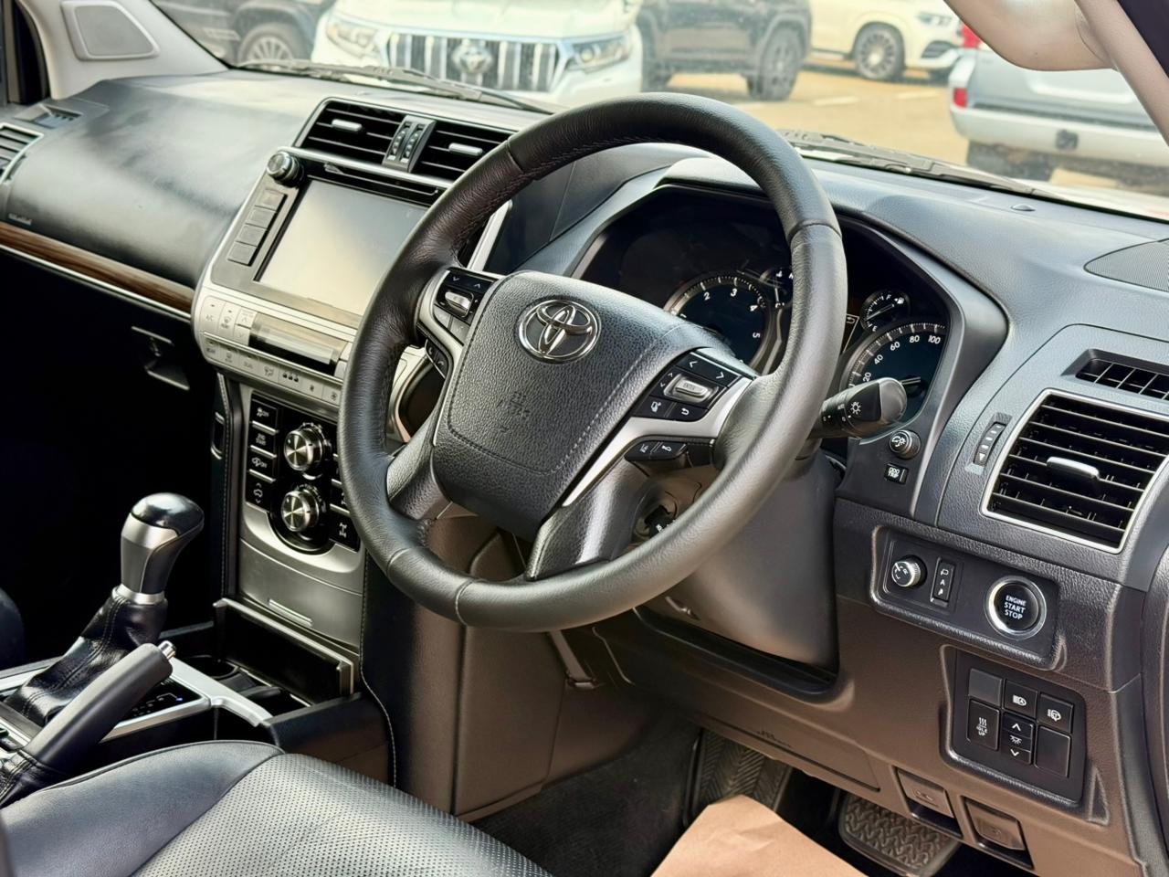 TOYOTA LAND CRUISER PRADO VXL thumbnail 14
