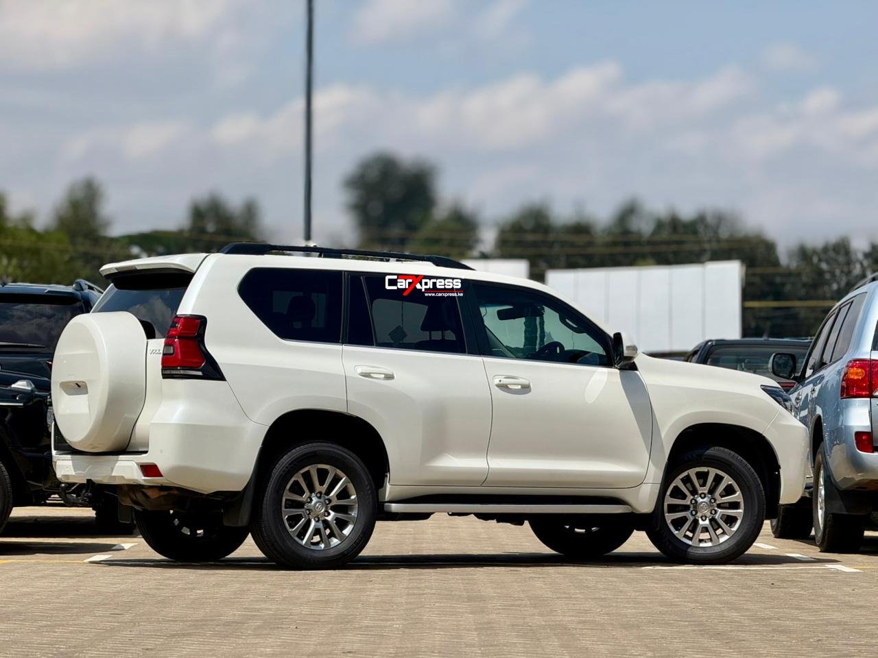 TOYOTA LAND CRUISER PRADO VXL thumbnail 6