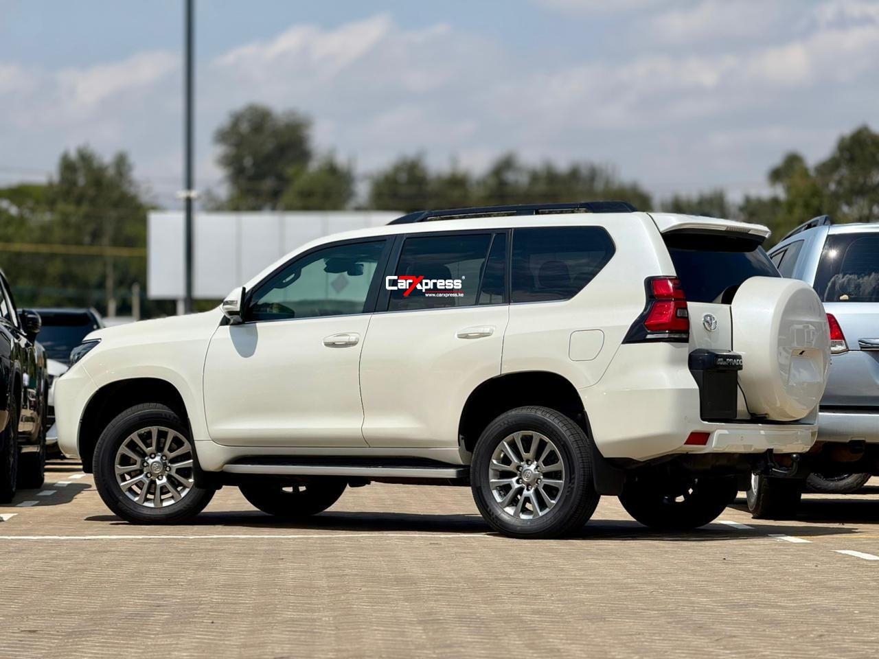 TOYOTA LAND CRUISER PRADO VXL thumbnail 2