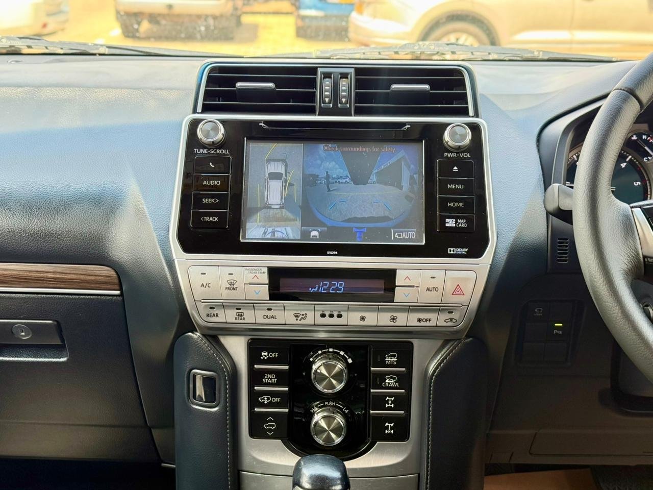 TOYOTA LAND CRUISER PRADO VXL thumbnail 9