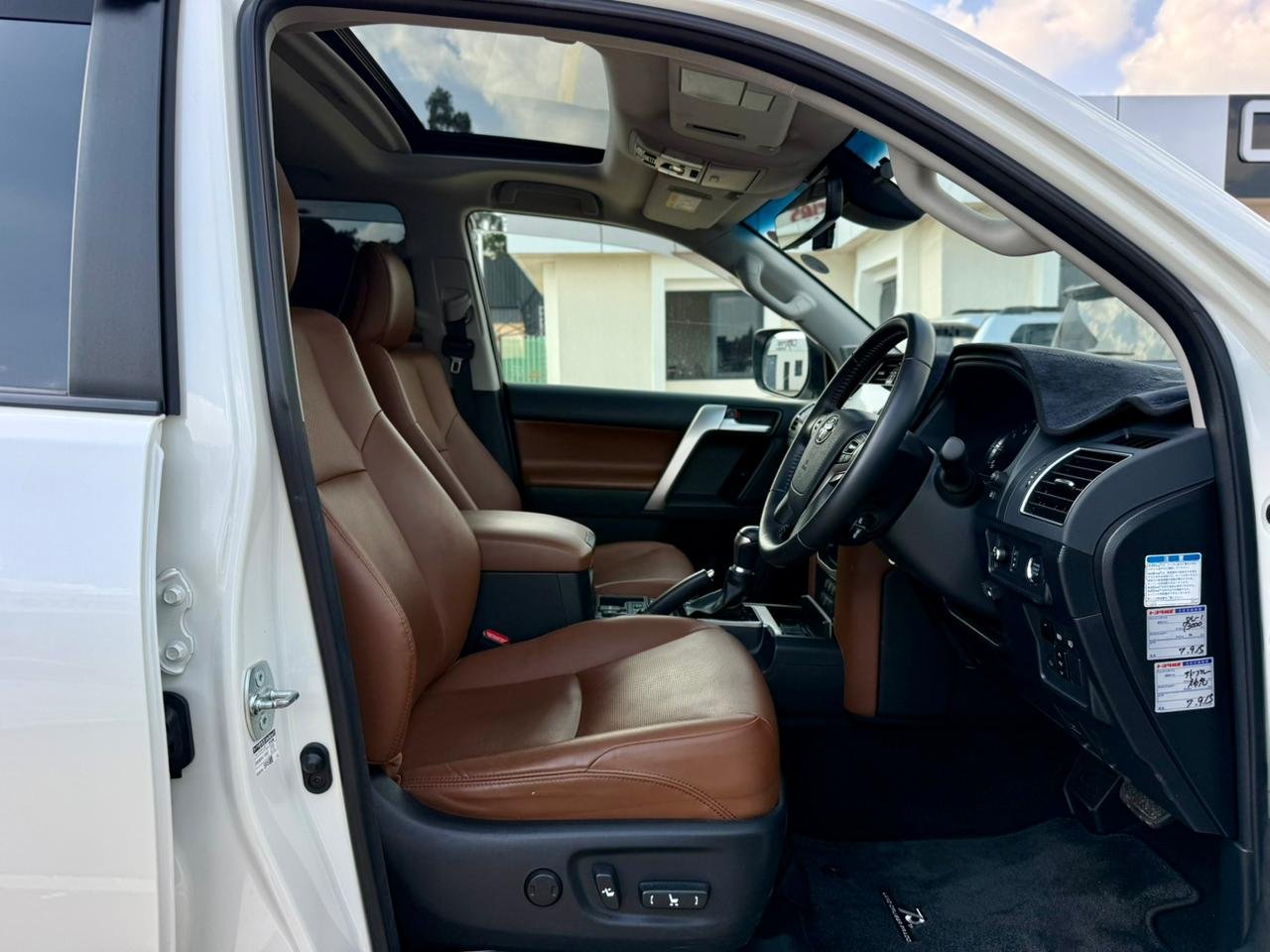 TOYOTA LAND CRUISER PRADO TXL thumbnail 8