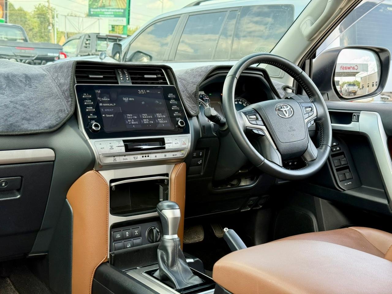 TOYOTA LAND CRUISER PRADO TXL thumbnail 14