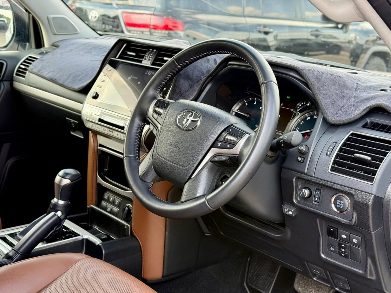TOYOTA LAND CRUISER PRADO TXL thumbnail 12