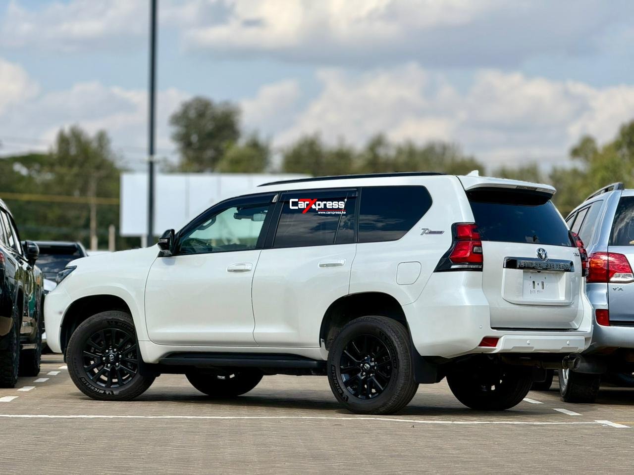 TOYOTA LAND CRUISER PRADO TXL thumbnail 2