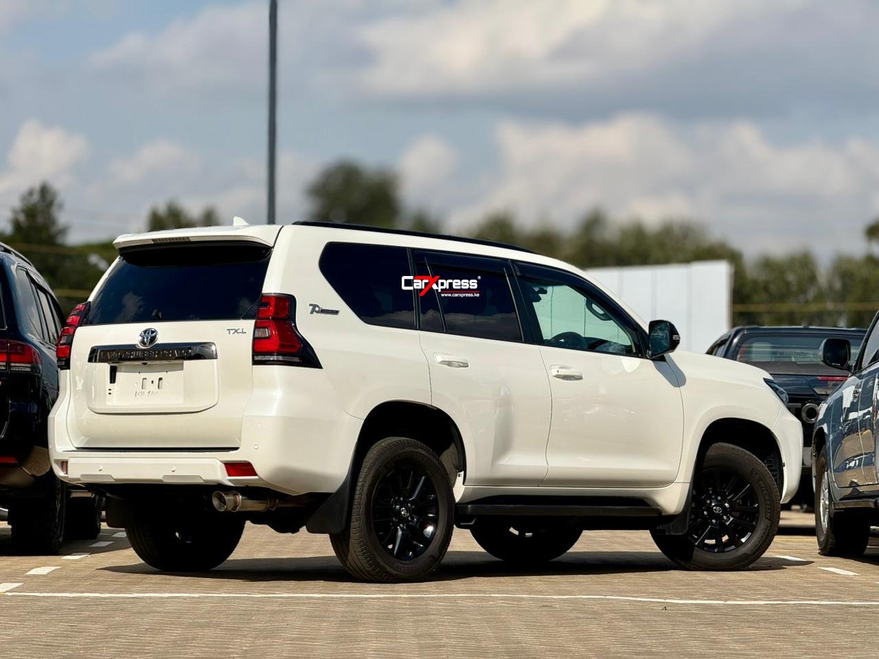 TOYOTA LAND CRUISER PRADO TXL thumbnail 6