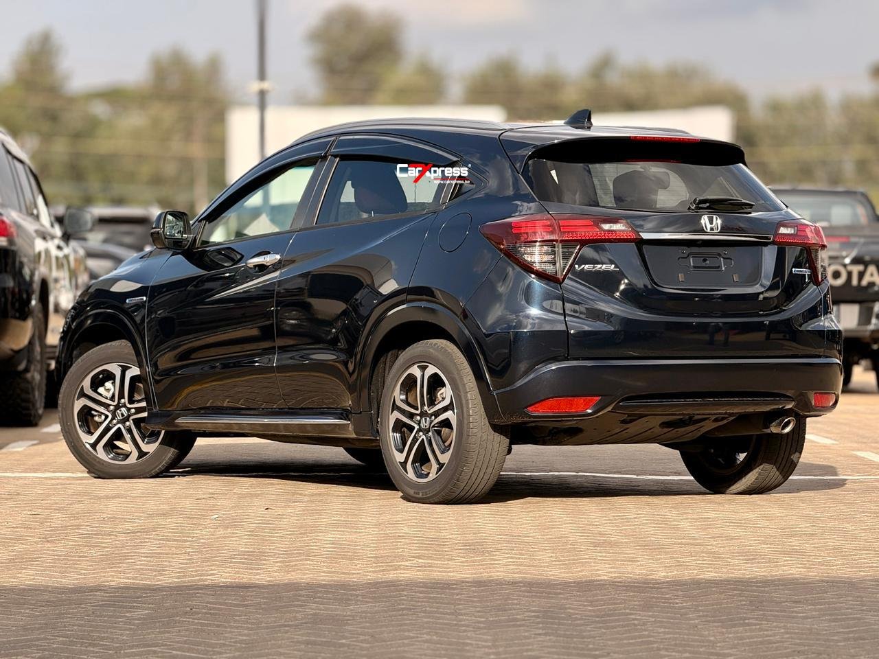 HONDA VEZEL HYBRID RU3 thumbnail 2