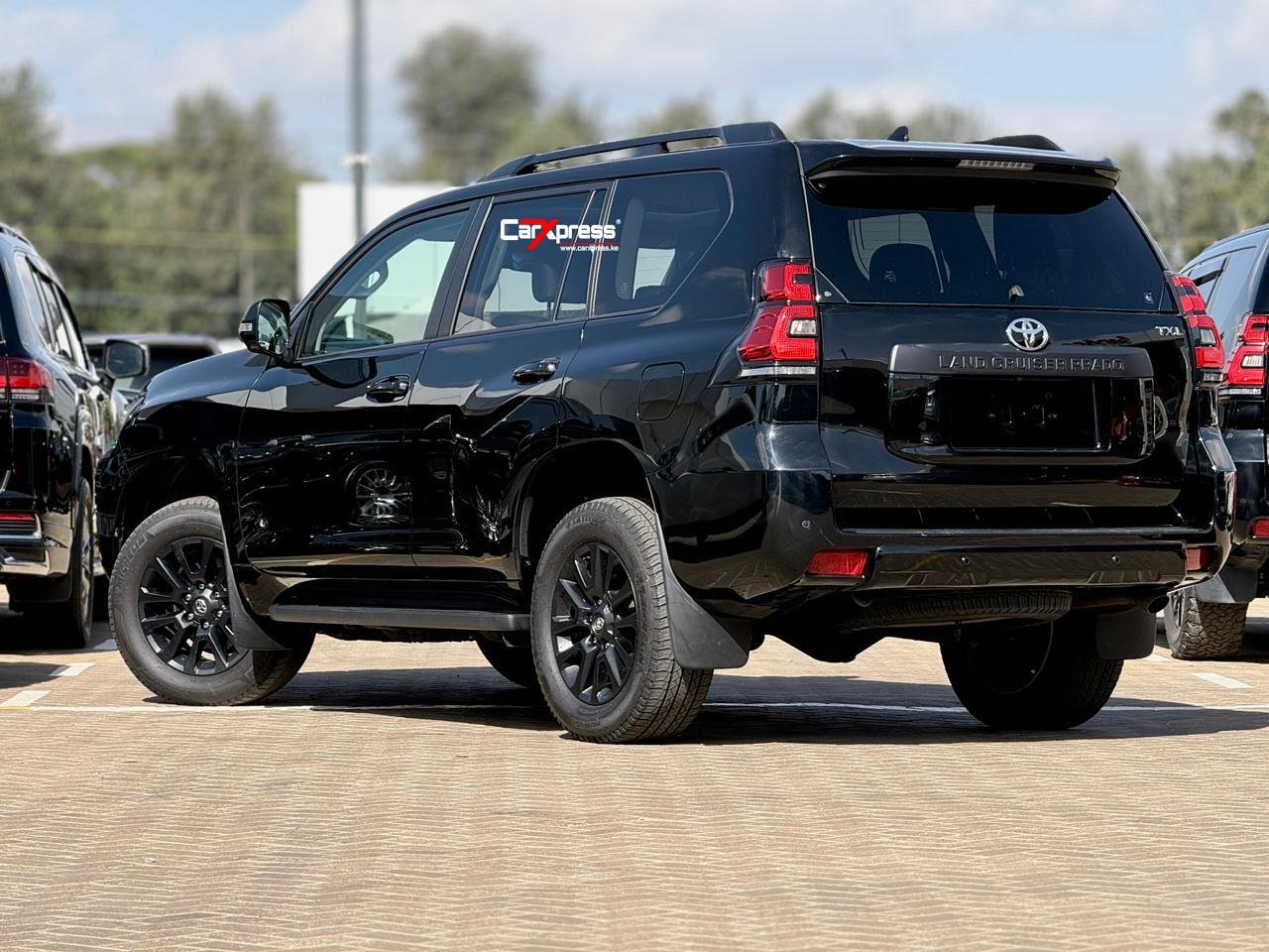 TOYOTA LAND CRUISER PRADO TXL thumbnail 2