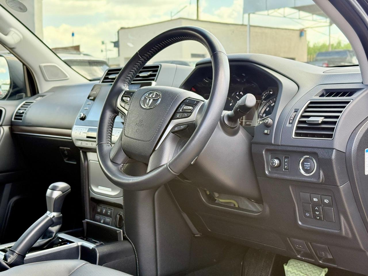 TOYOTA LAND CRUISER PRADO TXL thumbnail 12