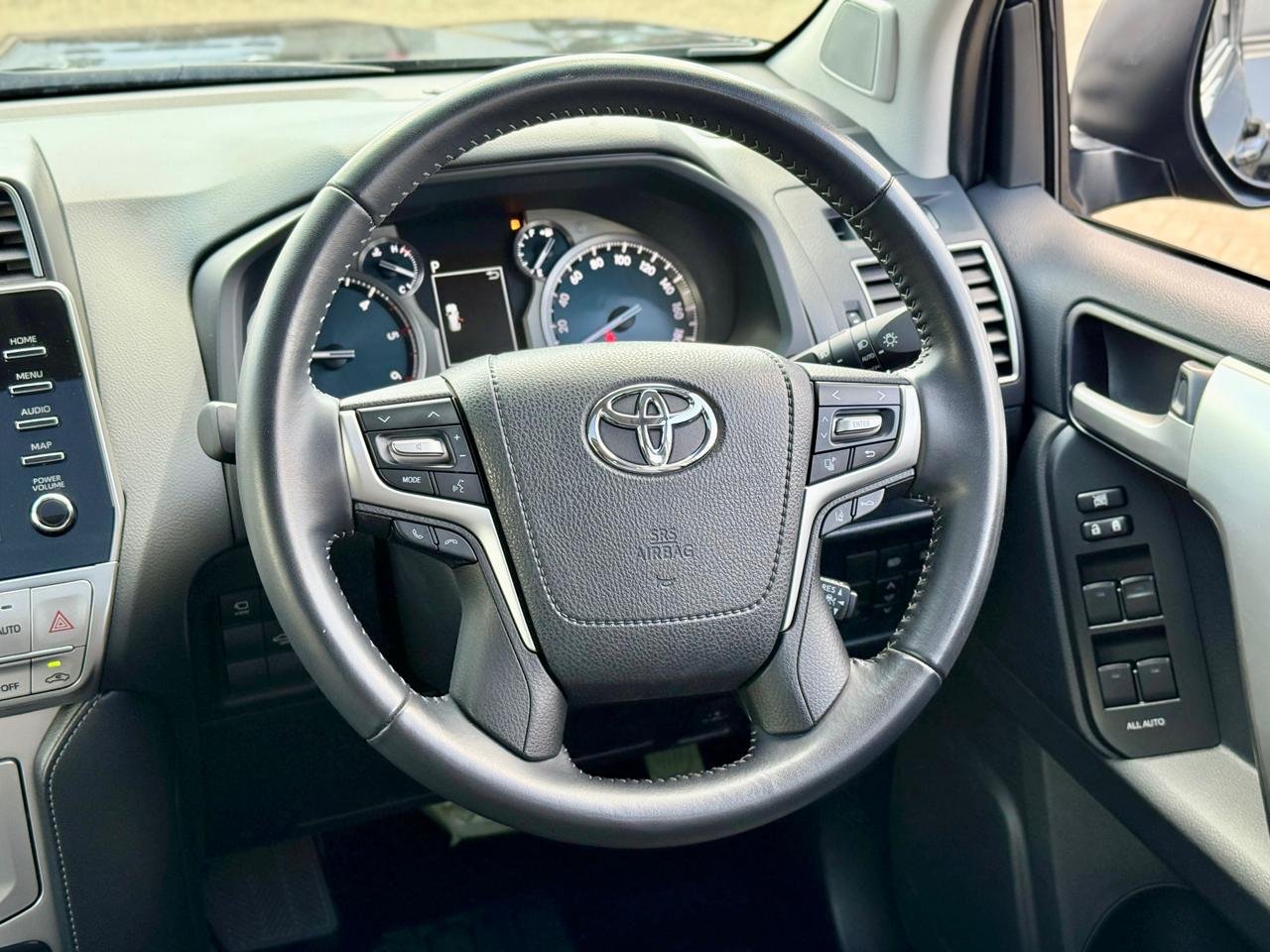 TOYOTA LAND CRUISER PRADO TXL thumbnail 14