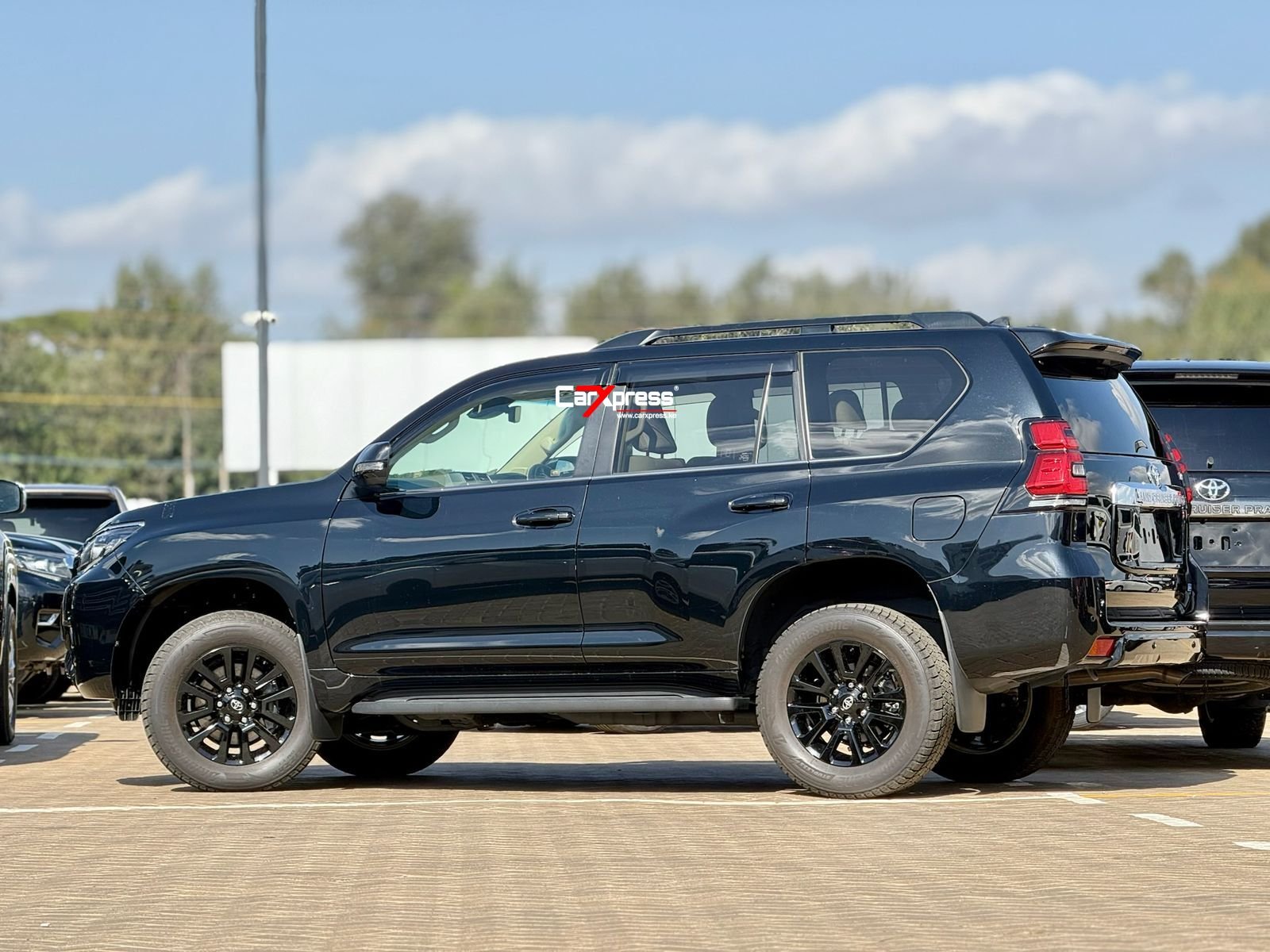 TOYOTA LAND CRUISER PRADO TXL MATT BLACK EDITION thumbnail 2
