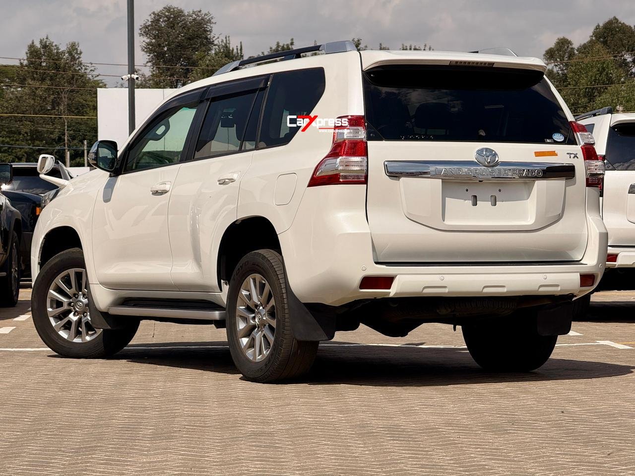 TOYOTA LAND CRUISER PRADO TX thumbnail 2