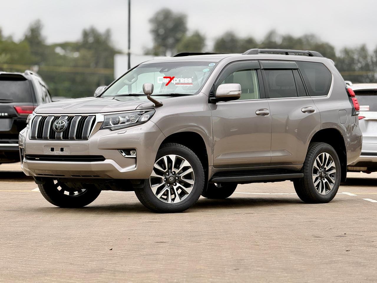 TOYOTA LAND CRUISER PRADO TXL thumbnail 5