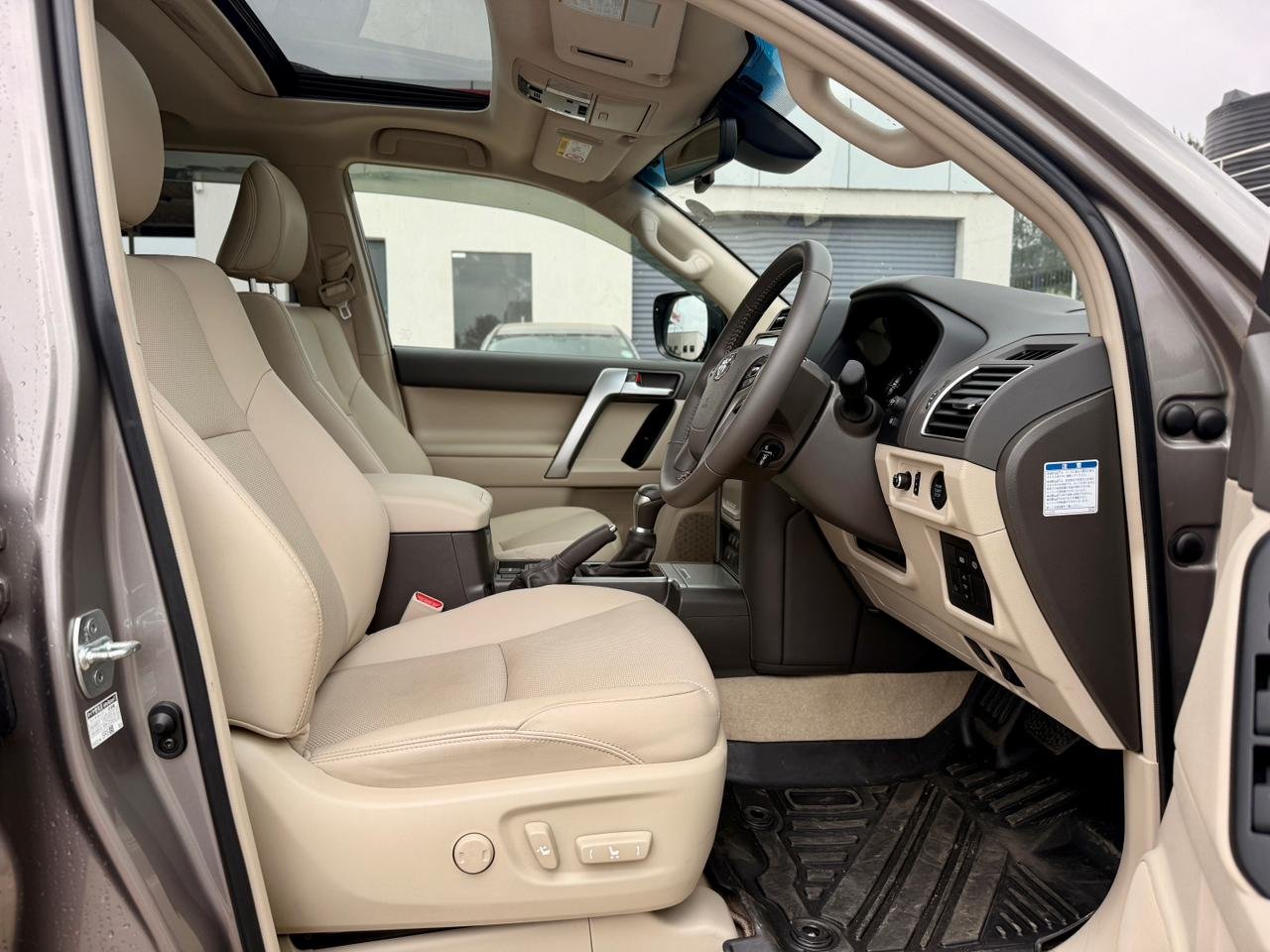 TOYOTA LAND CRUISER PRADO TXL thumbnail 7