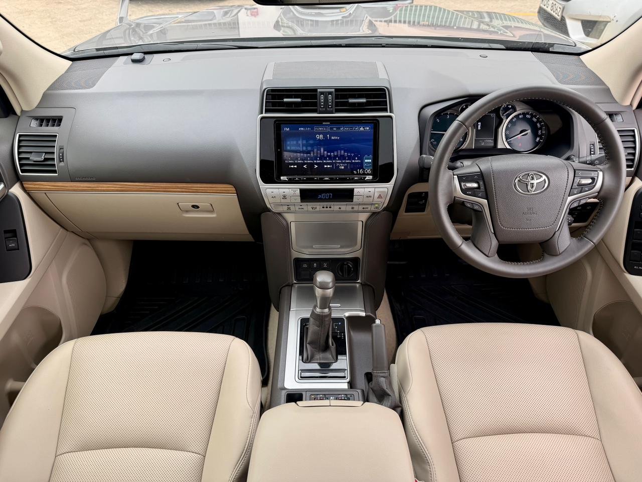 TOYOTA LAND CRUISER PRADO TXL thumbnail 9