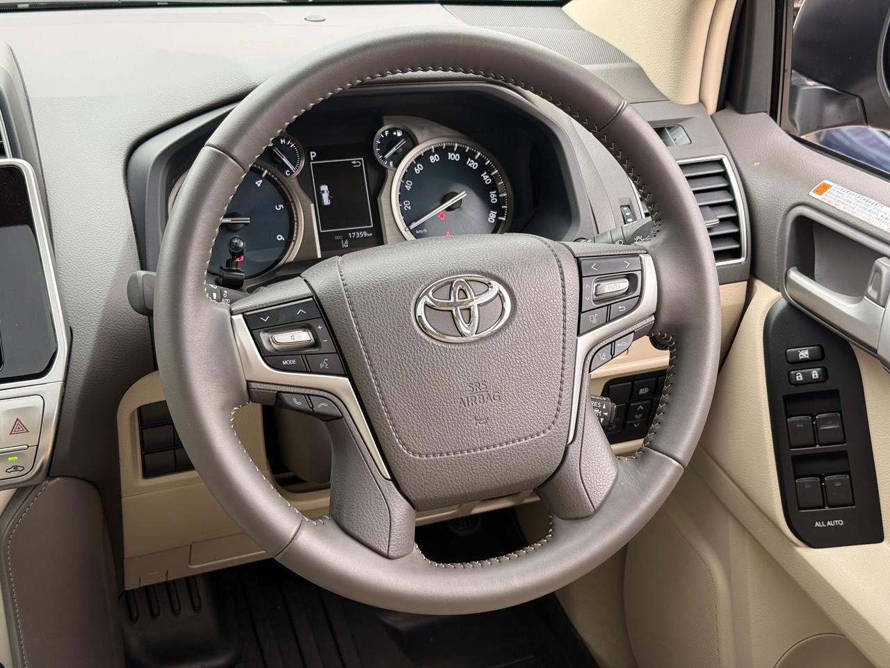 TOYOTA LAND CRUISER PRADO TXL thumbnail 12