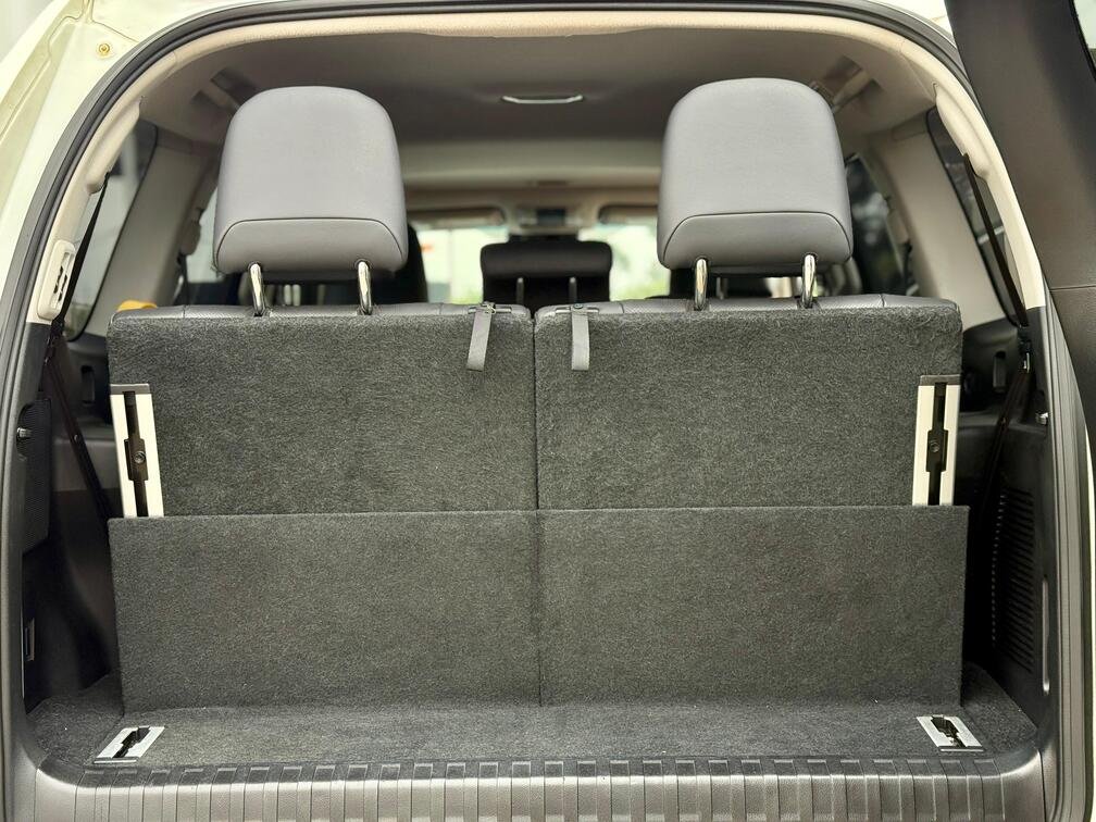 TOYOTA LAND CRUISER PRADO VXL thumbnail 8