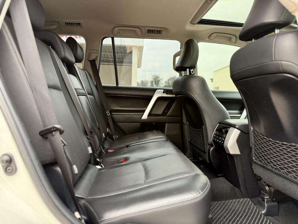 TOYOTA LAND CRUISER PRADO VXL thumbnail 7