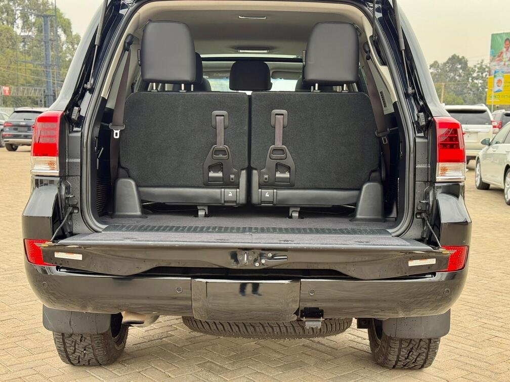 TOYOTA LANDCRUISER V8 SAHARA 200 SERIES. thumbnail 9